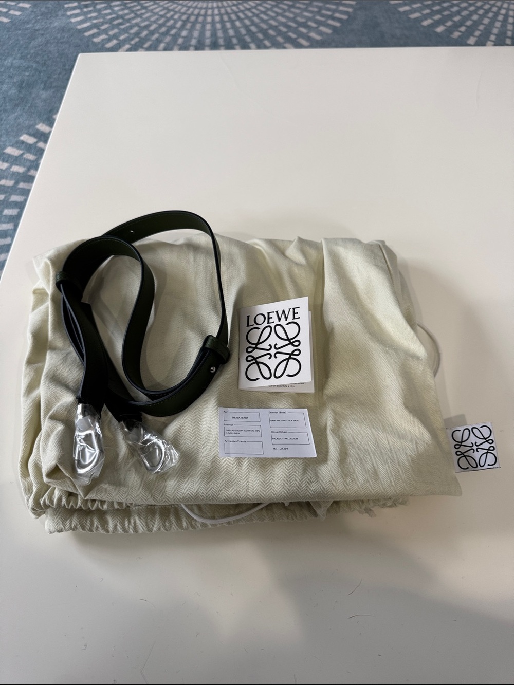 NWT LOEWE Large Elephant Bag in Classic Calfskin- highly collectible piece - Picture 9 of 10